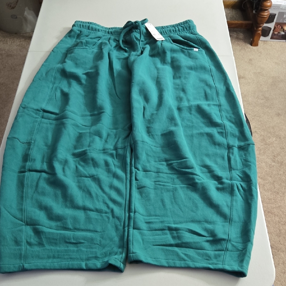 Urban Outfitters Wide Leg Joggers. Size XL TG. NWT
